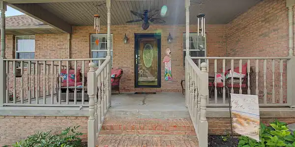 Image 4: 39-web-or-mls-110-gallahad-ct