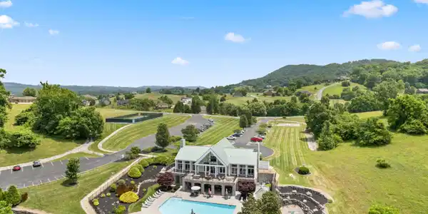 Image 4: Sunset Bay Amenities 1