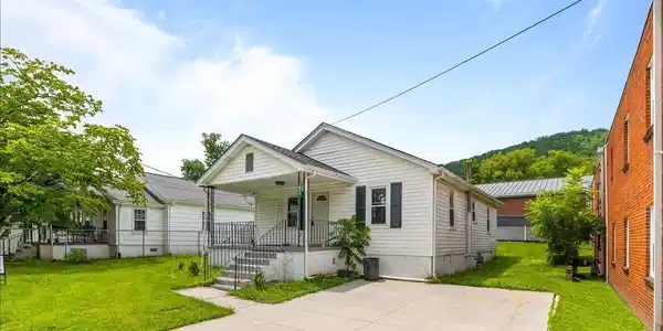 Image 4: 03-926 W Walden St