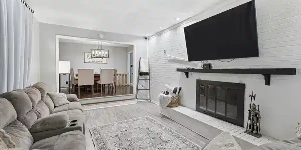 Image 3: Living Room