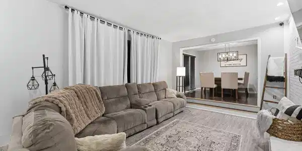 Image 4: Living Room 2