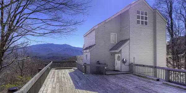 2120 Luzerne Drive