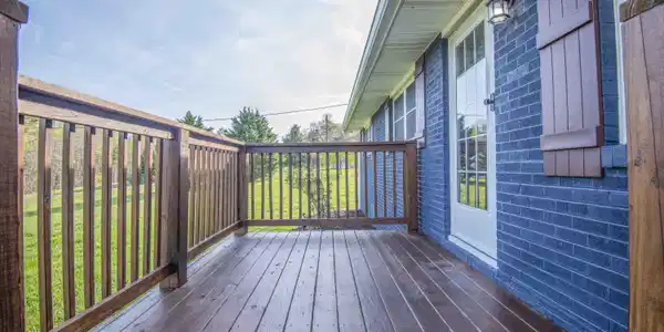 Image 4: exterior_1
