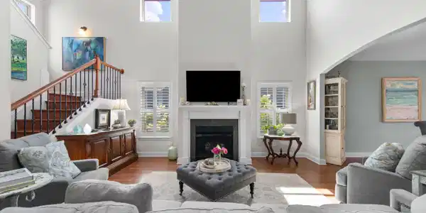 Image 2: Living Room