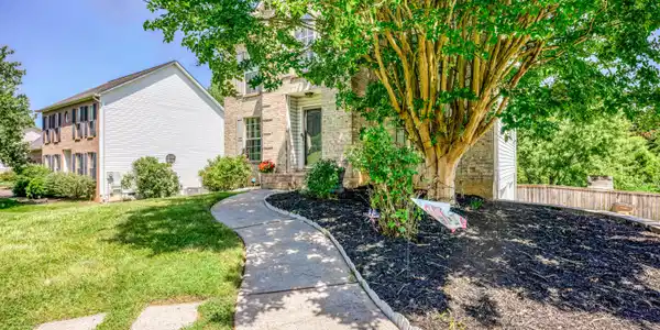 Image 2: 5626 Eagle Crest Ln-0048