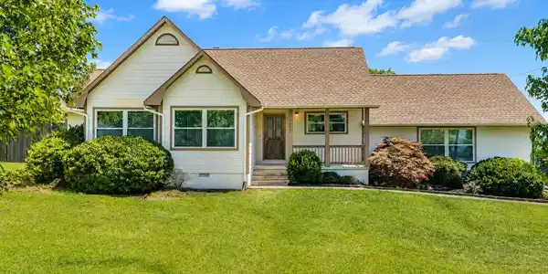 7702 Old Clinton Pike