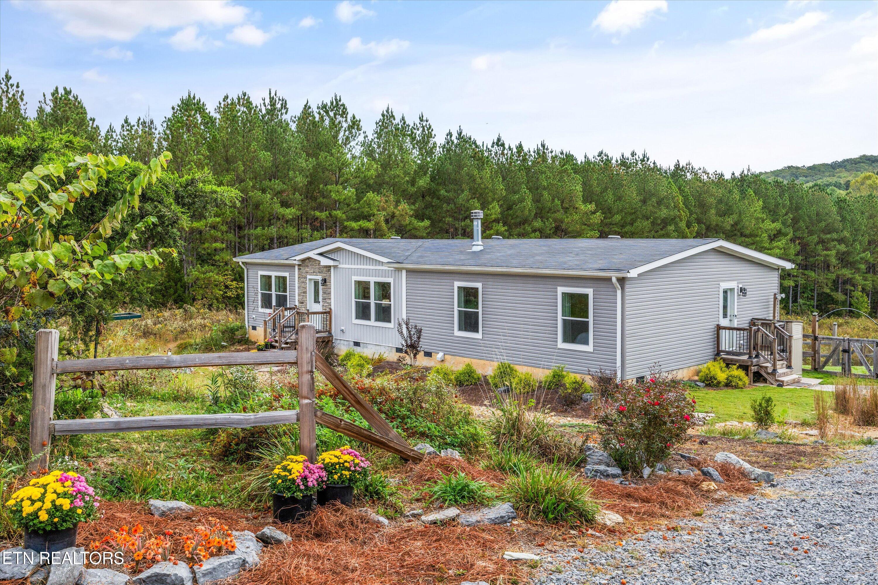 Image 3: 02-3851 Redman Ln -02