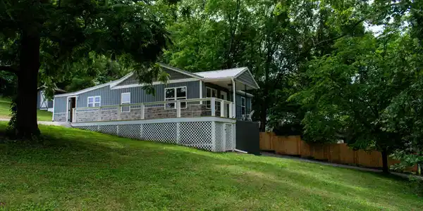 305 Augusta Ave