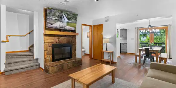 Image 2: Pinecrest Townhomes - 141-01