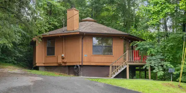 810 Valley View Lane