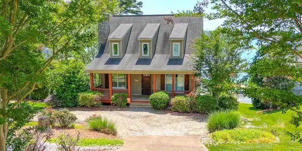 3010 White Oak Circle