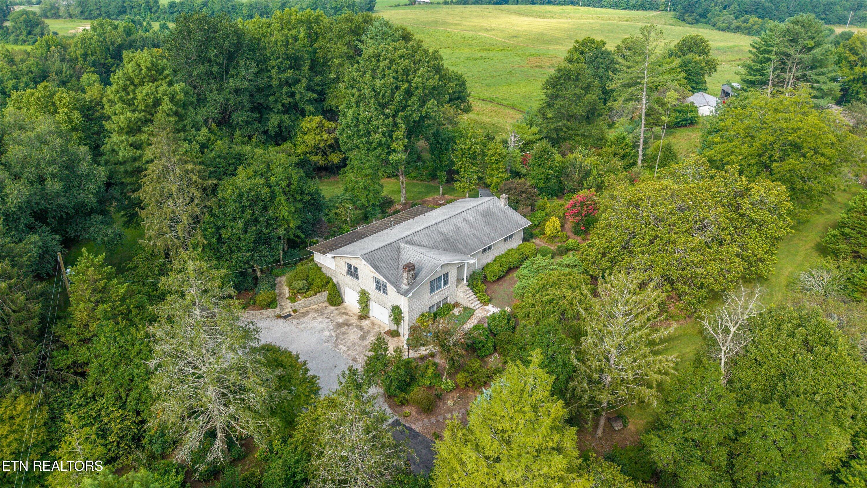 Image 2: 68-2992 Knoxville Hwy-002