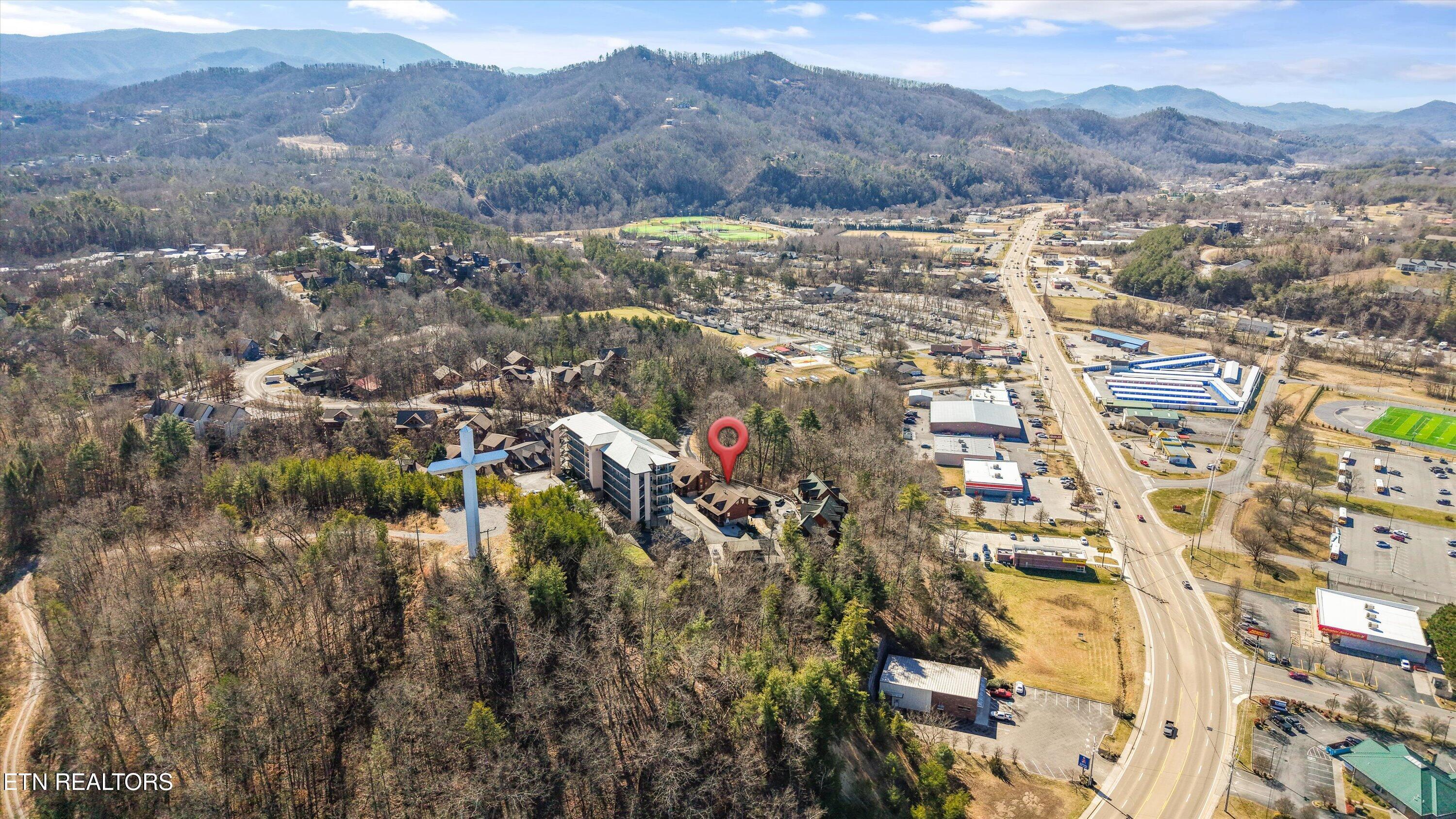 Image 3: 427 Big Bear Way