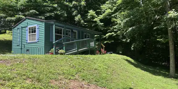 126 Lincoln Court
