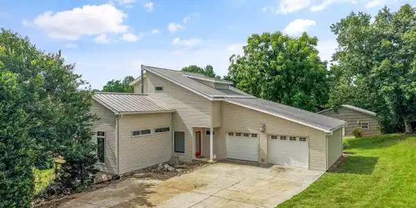 3133 High View Drive