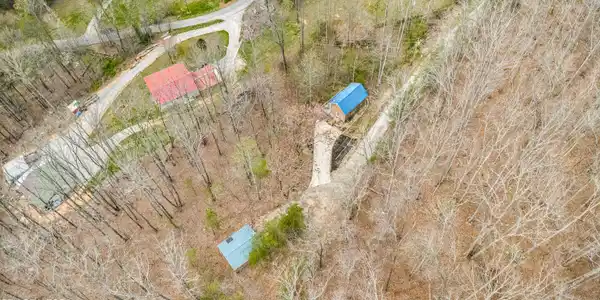 Image 3: 4-517 Easter Ln