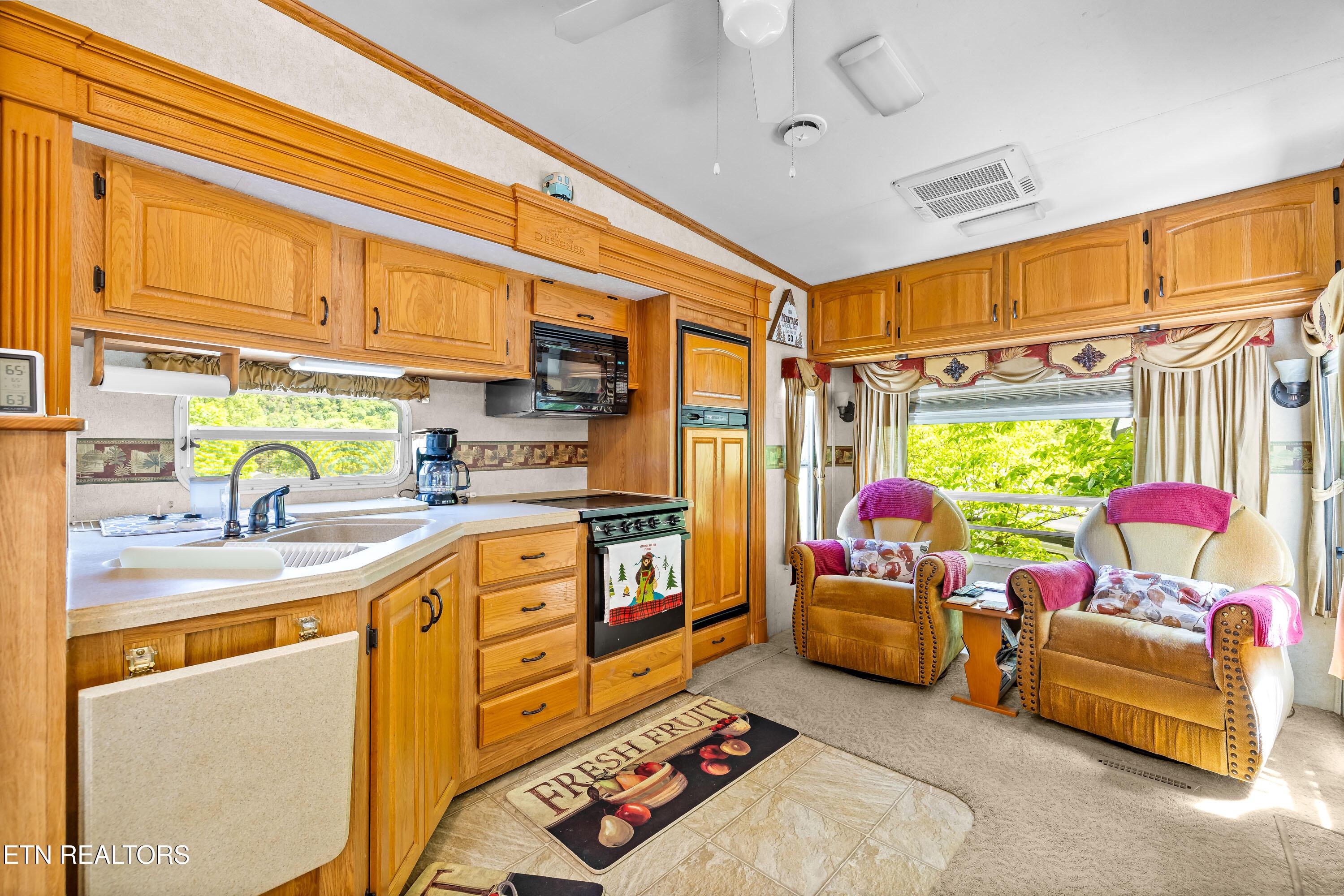 Image 4: lot51