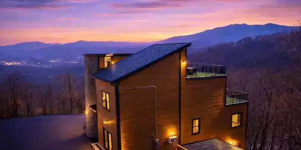 Image 3: A peaceful cabin retreat with views that