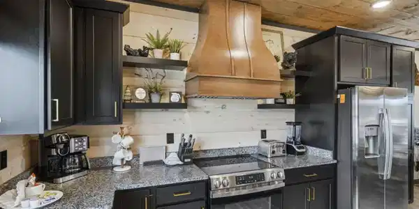 Image 3: Gourmet Kitchen