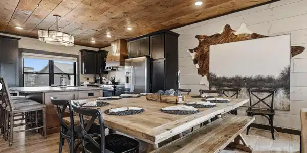 Image 4: Kitchen/Dining