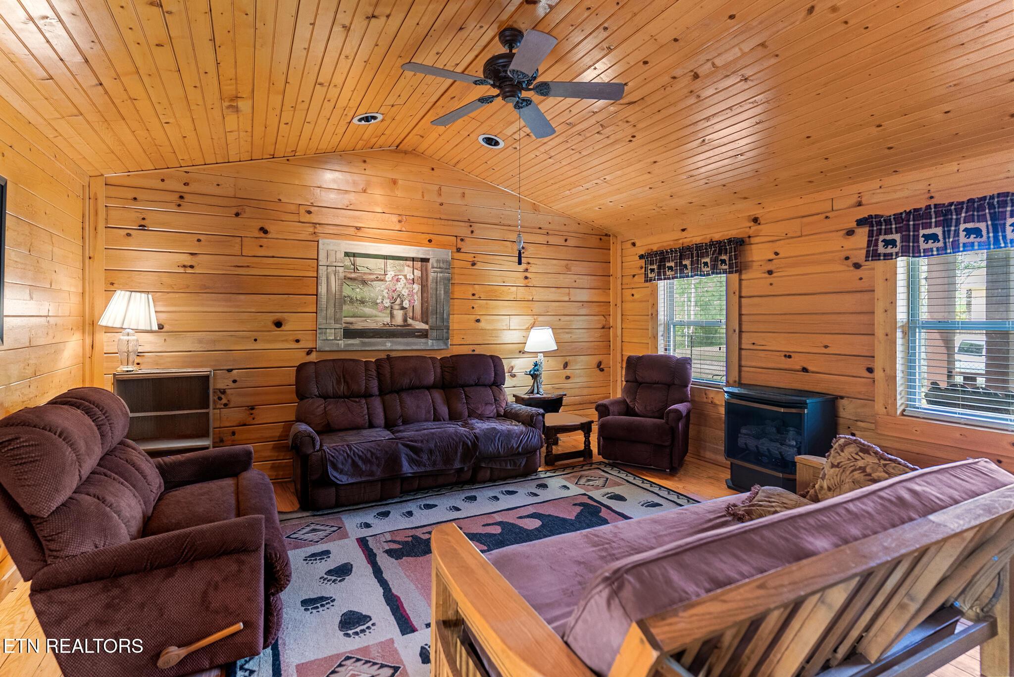 Image 2: Living Room