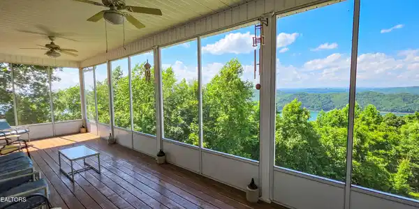 Image 3: n panoramic view