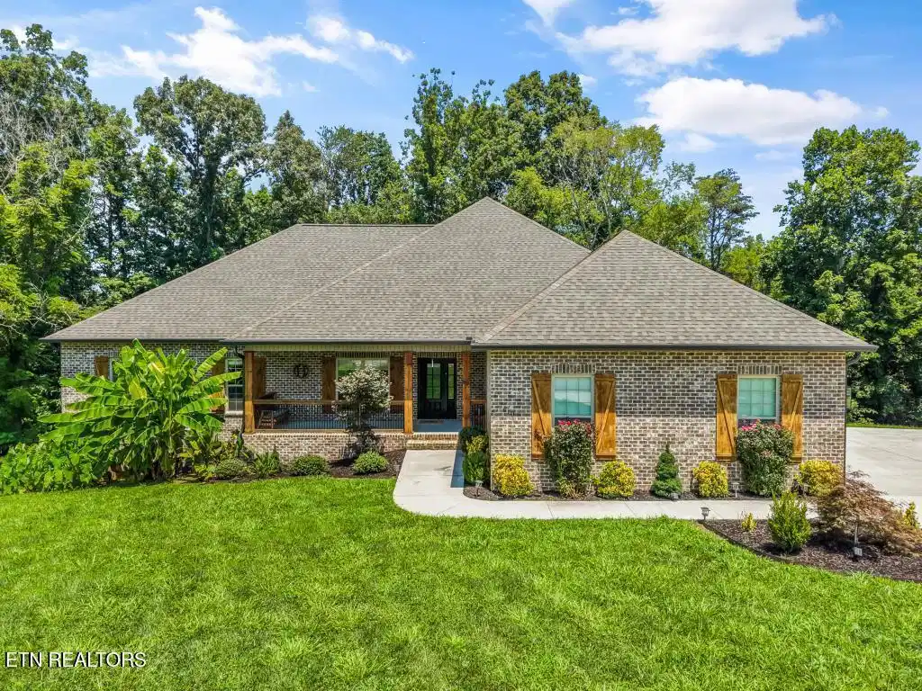 Image 1: 610 Bainbridge Dr 02[3000]
