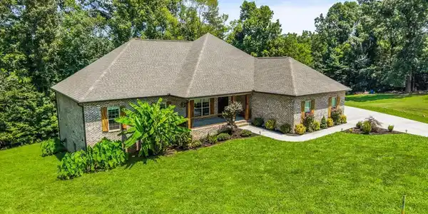 Image 3: 610 Bainbridge Dr 03 (2)[3000]