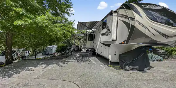 Image 4: Huge Parking