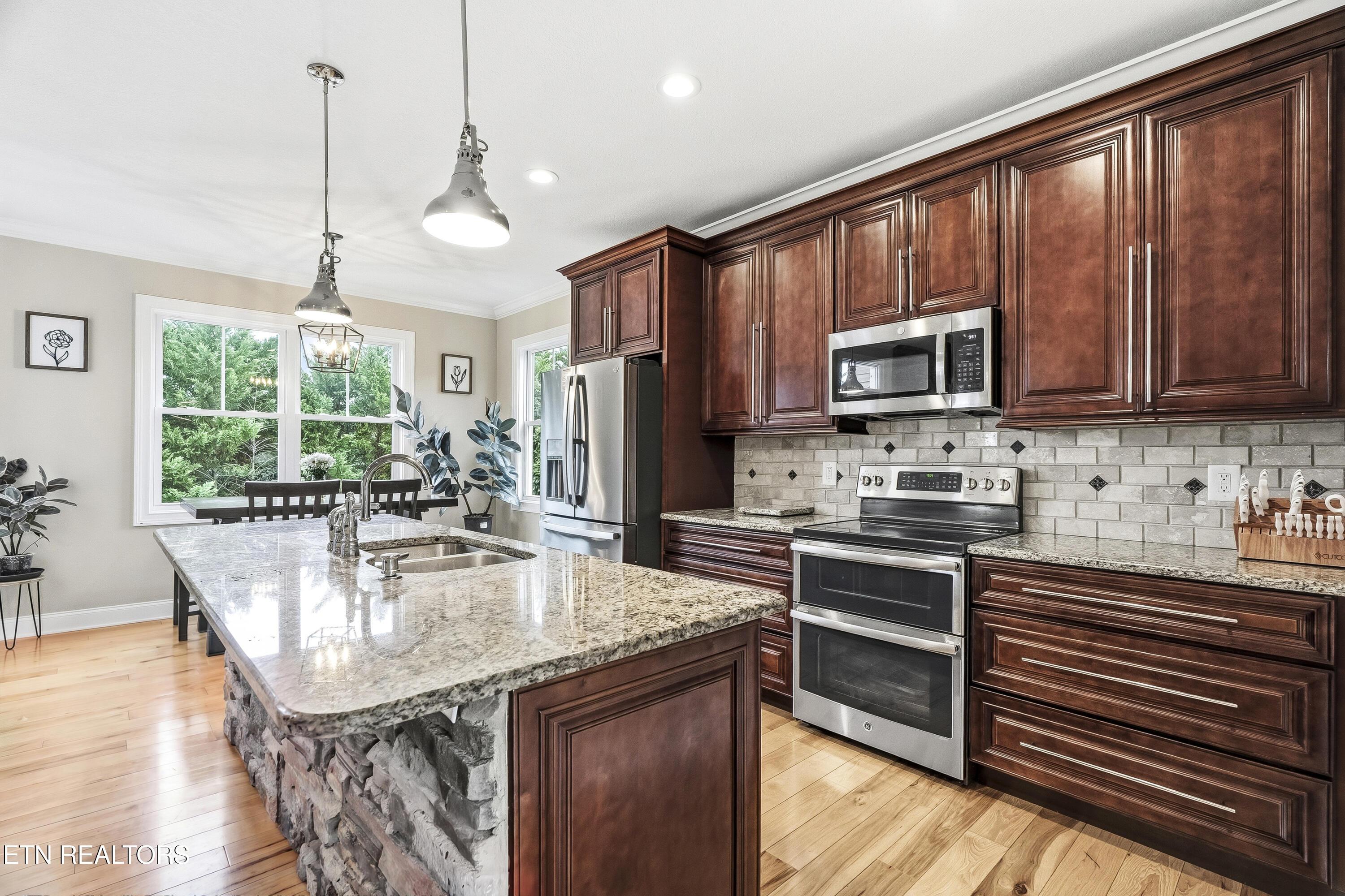 Image 4: Open kitchen with large island