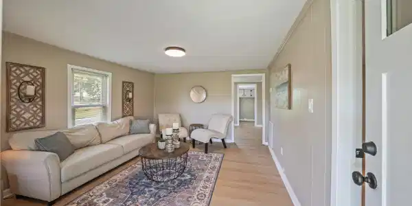 Image 4: 06-121 Green Rd 06