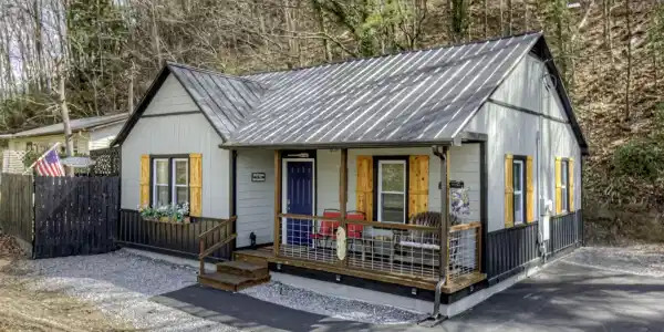 2589 Ridge Rd