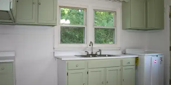 Image 4: Kitchen
