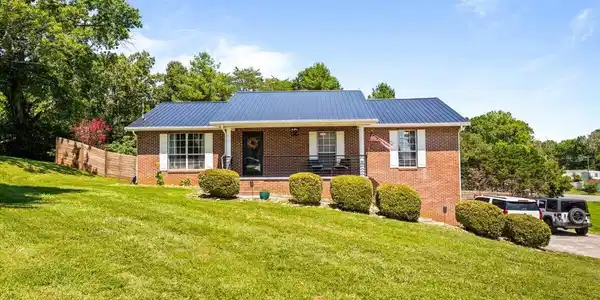 Image 4: 50-136 Grace Cir