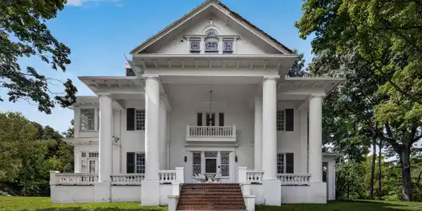 412 S Main St