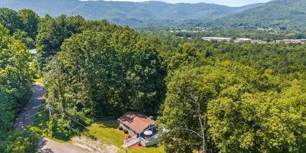 Image 3: 03-112 Posey Ln