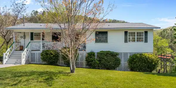 1605 Cove Crest Drive