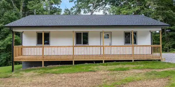 382 Davenport Rd