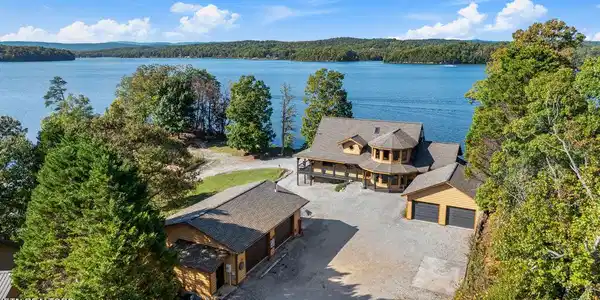 117 Chickasaw Point