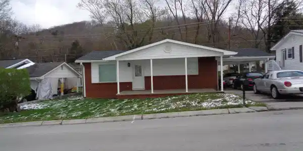 605 Watterson St