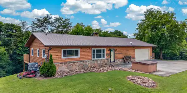 Image 3: 003-2829IndianCreekRoad-Dandridge-TN-377