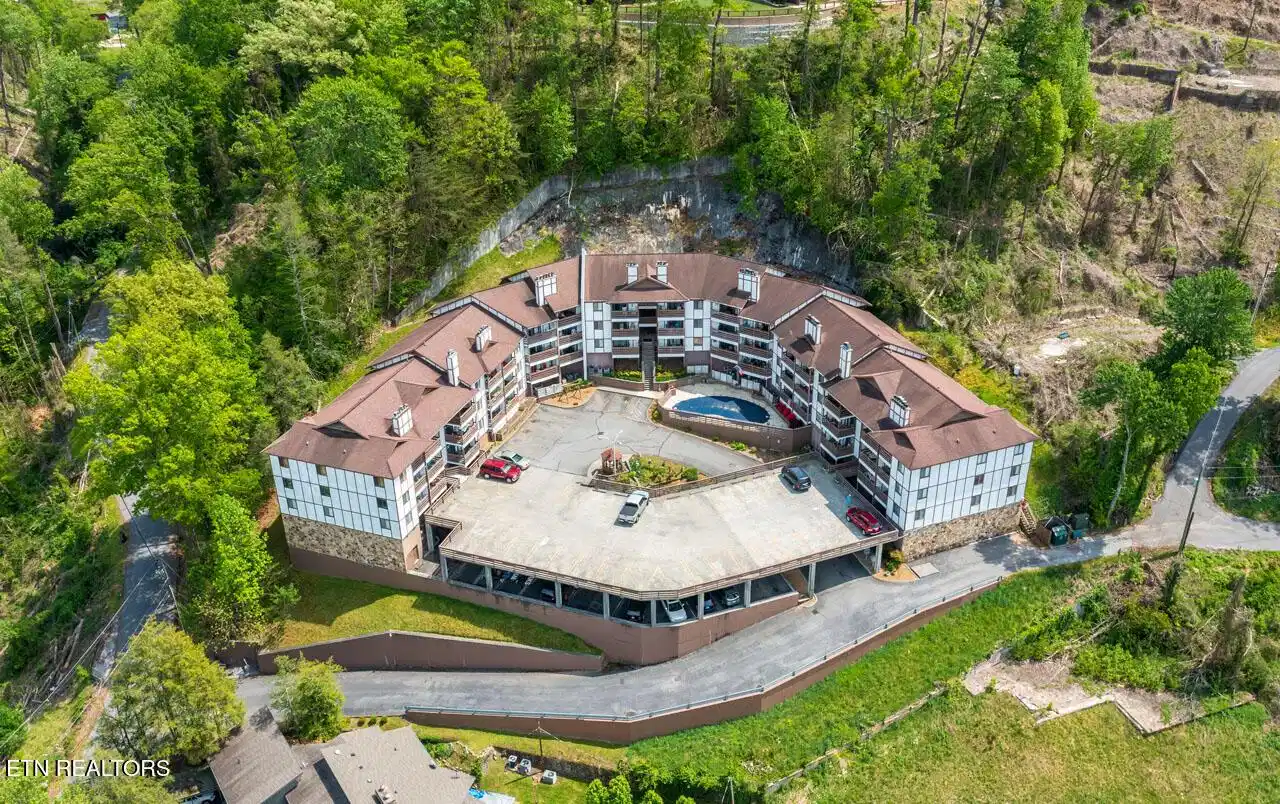 Image 1: DJI_0981-HDR (2)