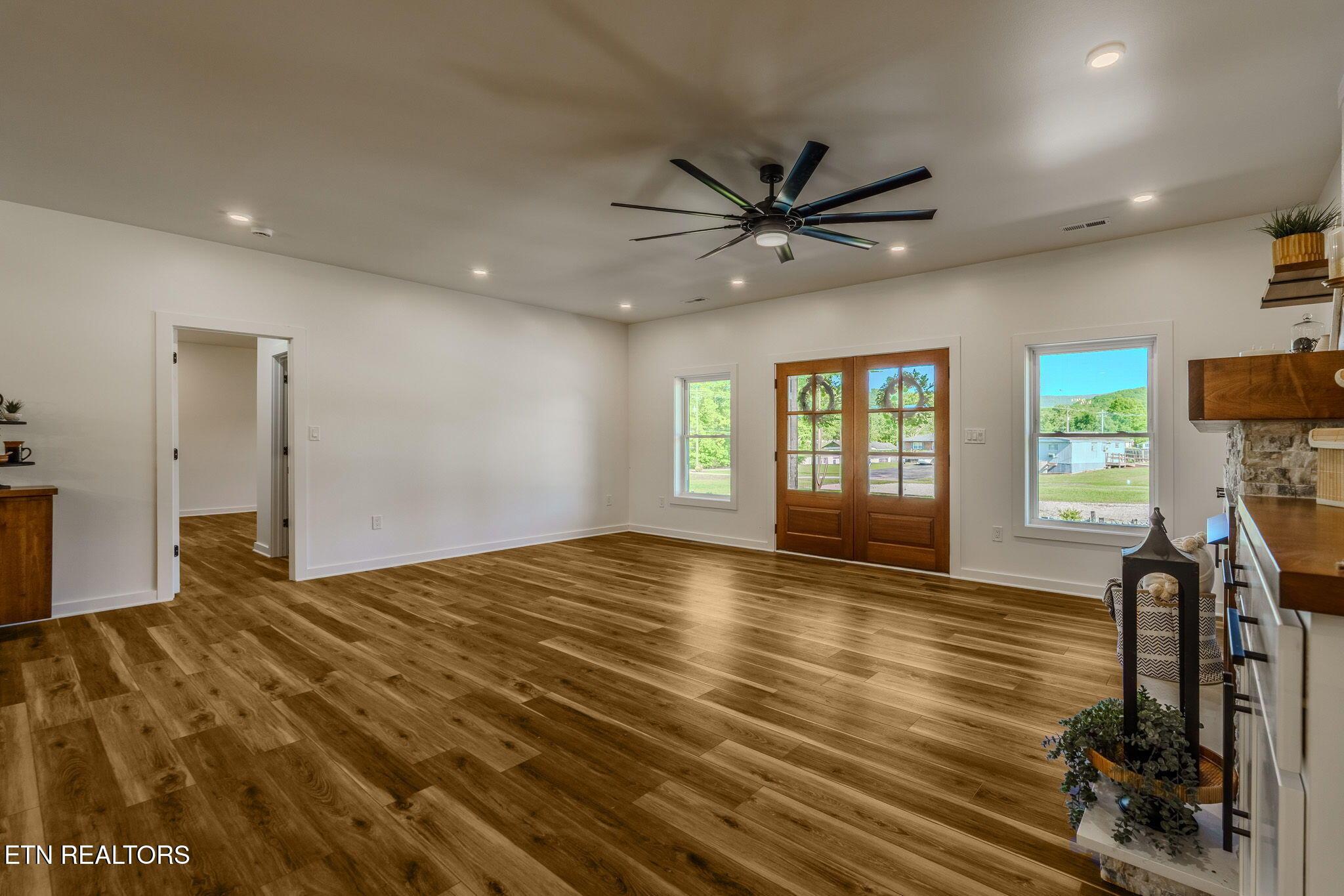 Image 3: 43-web-or-mls-_DSC1516-HDR