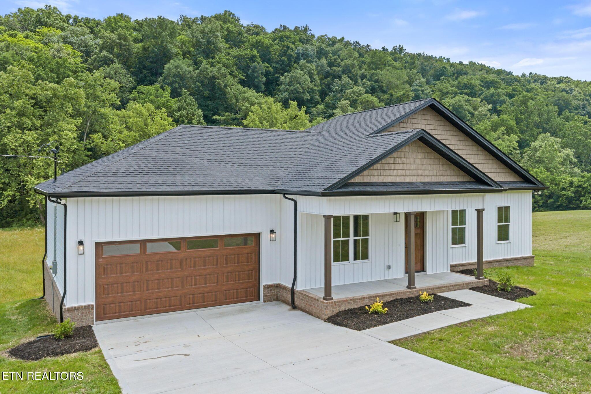 Image 2: 1-web-or-mls-2551 hinds creek road--3
