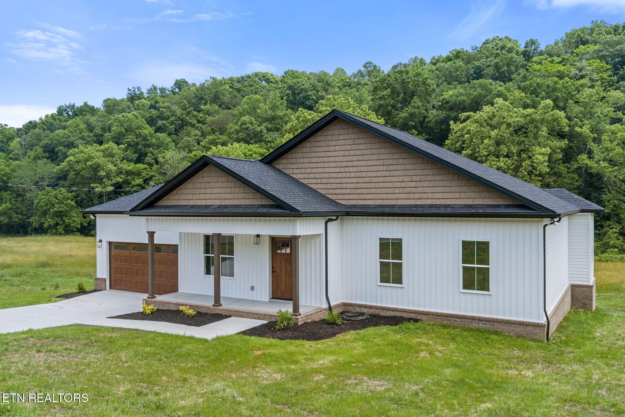 Image 3: 4-web-or-mls-2551 hinds creek road--18