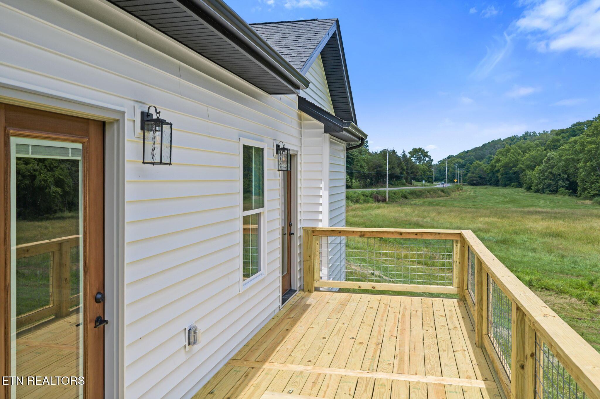 Image 4: 5-web-or-mls-2551 hinds creek road--23
