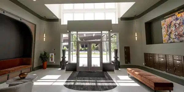 Image 3: Lobby