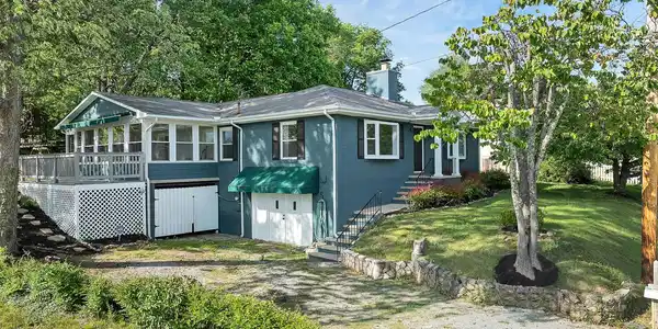 1223 Everett Ave