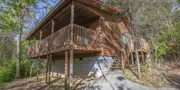 906 Lowe Valley Drive