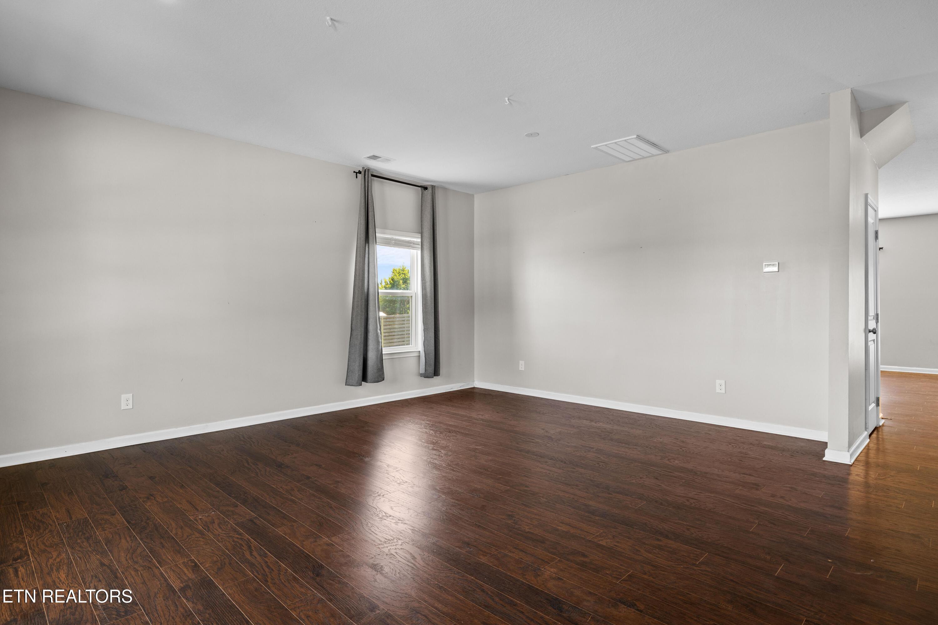 Image 3: Flex Room